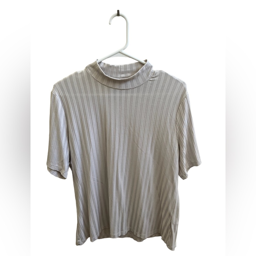 H&M short-sleeve slight high-neck blouse